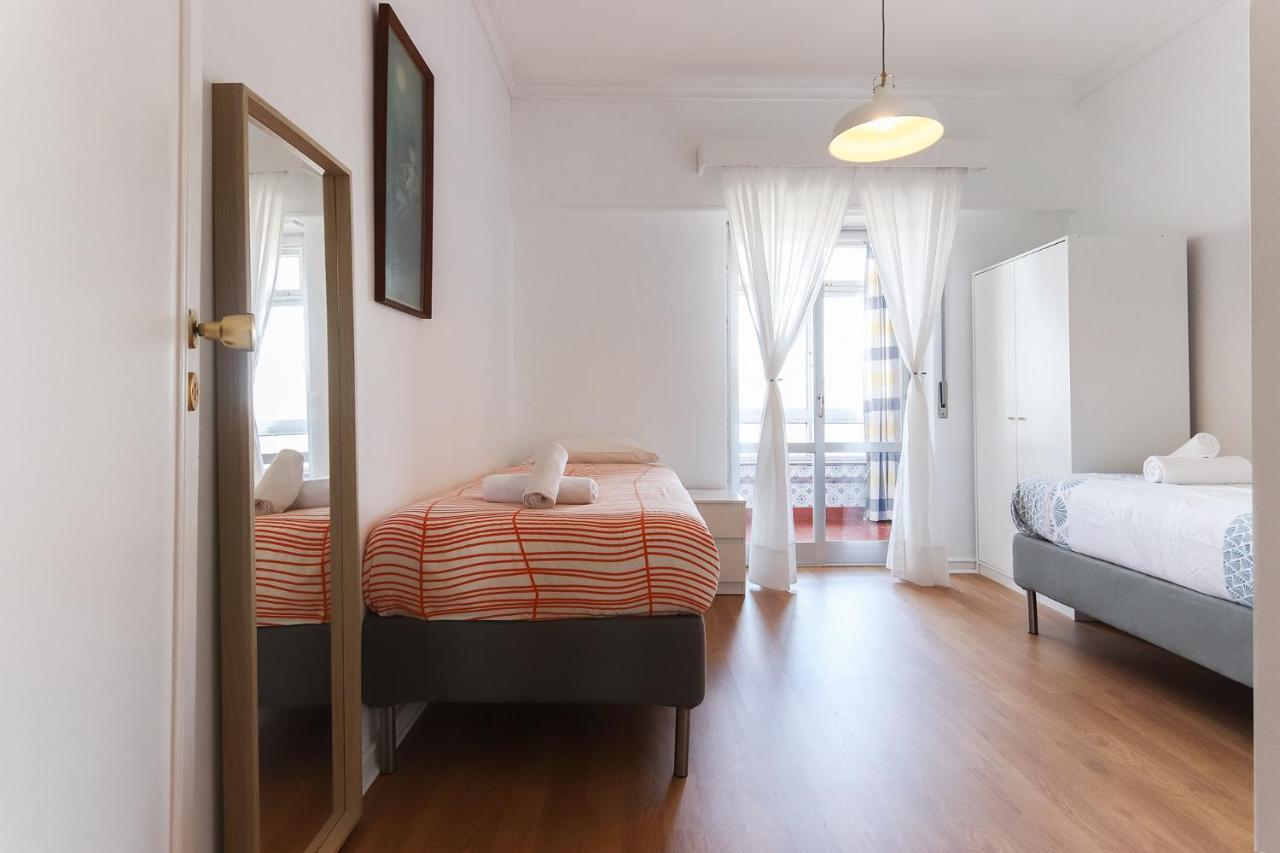Appartamento Oeiras Balcony By Hosty Esterno foto
